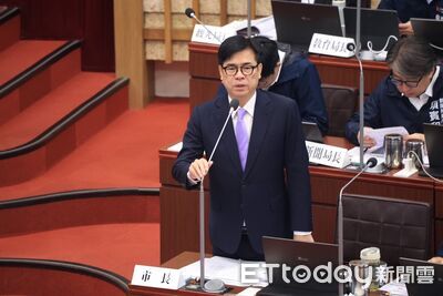 「雙柯合體」周六掃街 陳其邁大方喊歡迎:多在高雄走走看看
