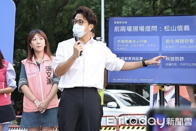 沈伯洋認發燒了 仍戴口罩快閃台北小巨蛋肥皂箱