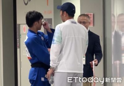 李洋走道深擁一句:你已是最好榜樣 楊勇緯數度哽咽紅了眼眶
