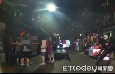 蘆洲婦夜市撞死貓!母貓叼走遺體 攤商不滿未「吊樹頭」爆衝突