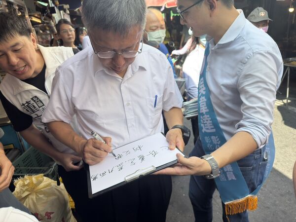 ▲民眾黨前主席柯文哲到彰化助選。（圖／記者唐詠絮翻攝）