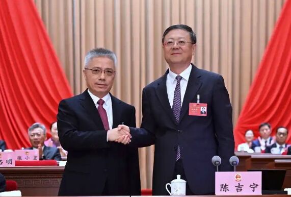 ▲▼54歲朱忠明（左）當選上海市市長。（圖／翻攝微博）