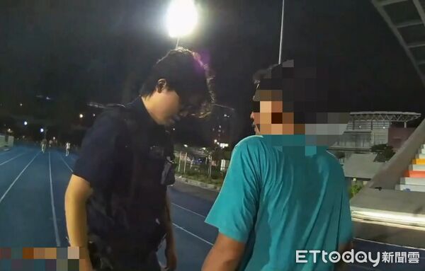 ▲▼王男酒後失控在運動公園咆哮,遭警方勸阻無效帶回派出所管束。(圖/記者陸運陞翻攝)