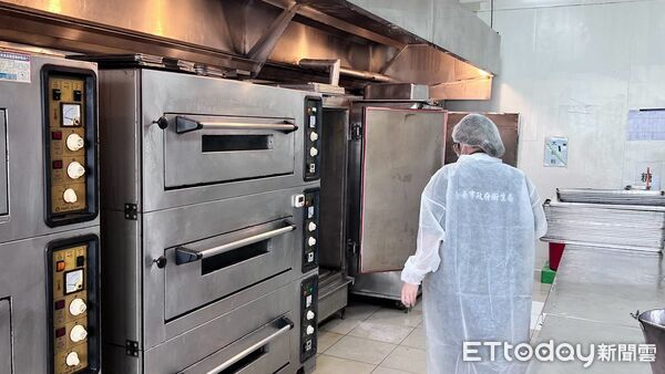▲台南市衛生局針對9家餐盒食品工廠及製造業者進行專案稽查，從原料、製程到成品加強食安把關。（記者林東良翻攝，下同）