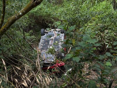 苗栗翁酒駕暗夜墜山溝!肩膀骨折受困 路人及時通報獲救