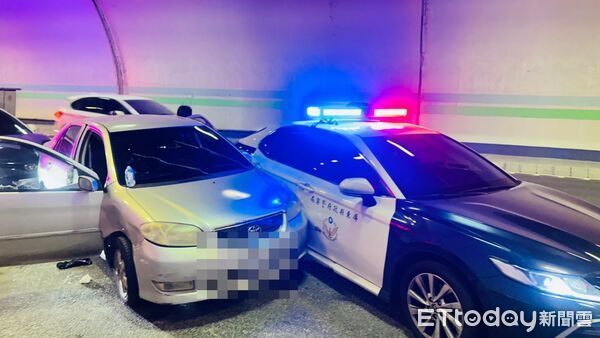 ▲▼ 屏東毒駕男拒檢還衝撞警車,警方狂追50公里將人逮捕 。(圖/記者陳崑福翻攝)