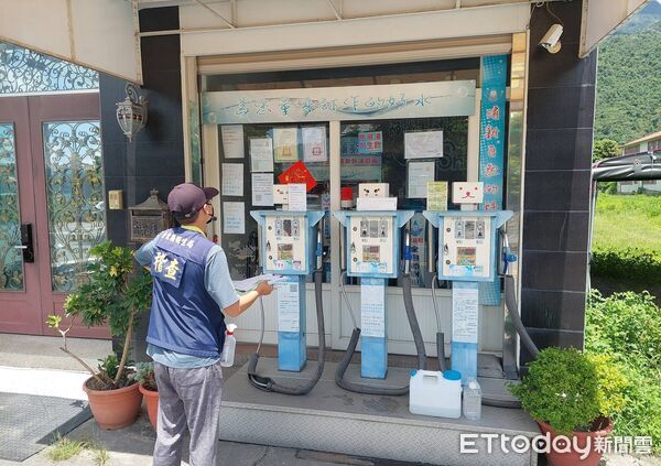 ▲台東縣衛生局進行加水站全面稽查及水質抽驗，針對設備衛生、標示及水質進行查核。（圖／記者楊晨東翻攝）