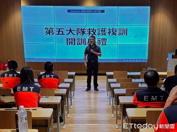 ▲台南市消防局第五救災救護大隊辦理救護人員複訓，透過多元課程強化第一線救護專業與應變能力。（記者林東良翻攝，下同）