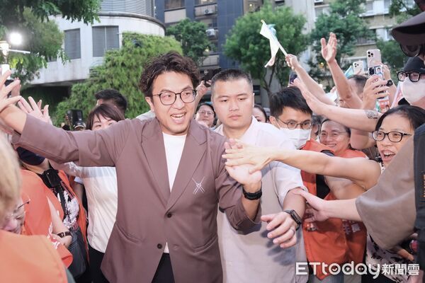 ▲▼  沈伯洋<肥皂箱> 市長你給我聽好了！      。（圖／記者徐文彬攝）