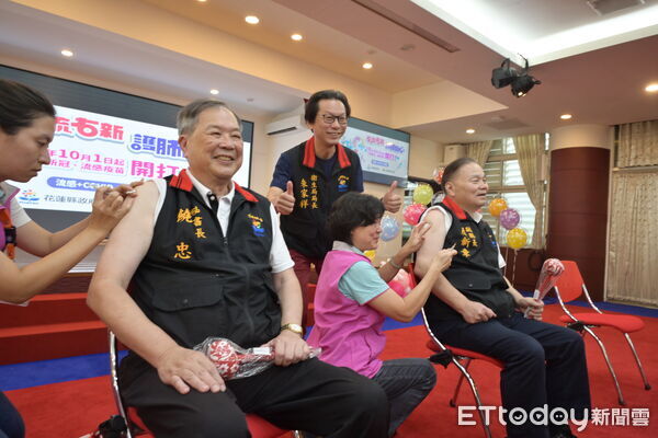 ▲▼花蓮縣政府於縣府大禮堂舉辦「115年流感暨新冠疫苗開打記者會」。(圖/花蓮縣政府提供,下同)