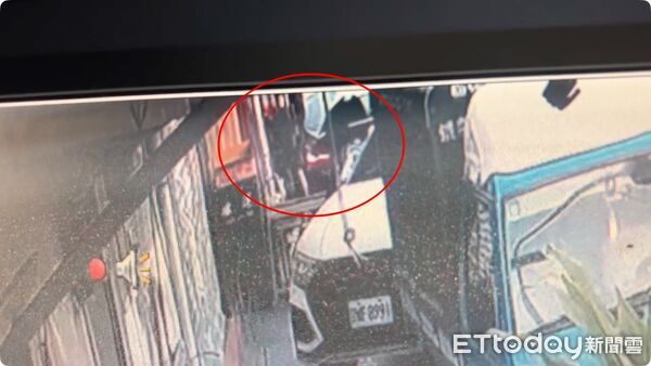 ▲▼高雄熱熔膠殺人載屍，車行老闆協助運屍。（圖／記者吳奕靖翻攝）