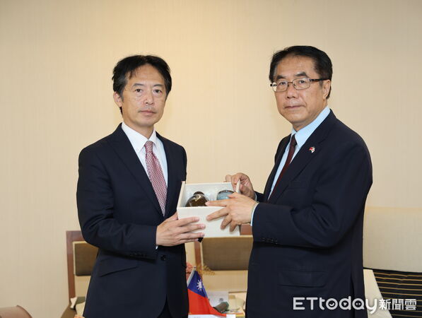 ▲日本台灣交流協會高雄事務所新任所長福永護拜會台南市長黃偉哲，雙方就台日未來交流方向交換意見。（記者林東良翻攝，下同）