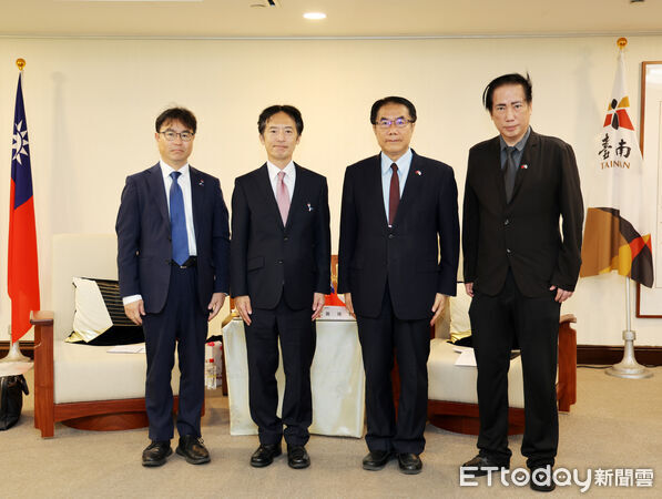 ▲日本台灣交流協會高雄事務所新任所長福永護拜會台南市長黃偉哲，雙方就台日未來交流方向交換意見。（記者林東良翻攝，下同）