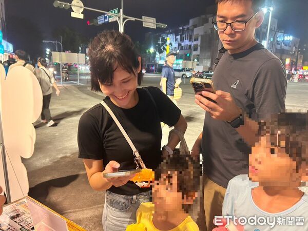 ▲▼嘉警前進光織影舞 開發沉浸式網頁拆解LINE盜帳號與網拍陷阱   。（圖／嘉義市警局提供）