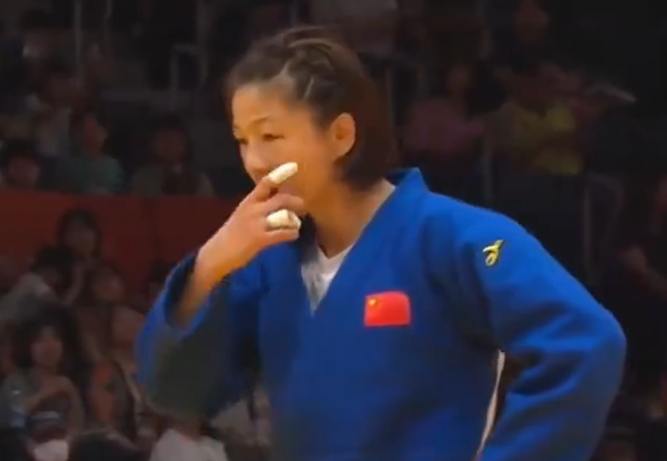 ▲▼名古屋亞運柔道咬人 中國選手唐婧對戰日本選手前田凜。（圖／翻攝自微博）