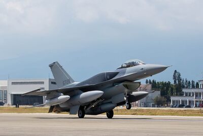 首批2架F-16V抵台 賴清德發聲:強化國防提高武力侵台代價