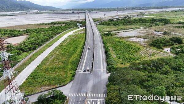 ▲▼台11丙東華大橋將持續施工1年，施工期間將進行調撥車道單側雙向通行。（圖／公路局提供，下同）