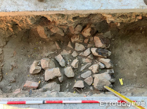 ▲台南市在公共工程及民間開發中陸續發現地下歷史遺構，透過專業評估採取多元保存方式，兼顧城市建設與歷史記憶。（記者林東良翻攝，下同）