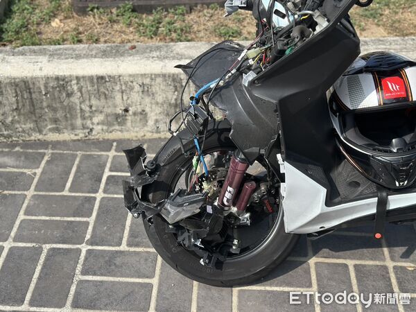 ▲▼台中凌志大路口違規左轉！　害20歲騎士重重撞上全身傷。（圖／記者許權毅攝）