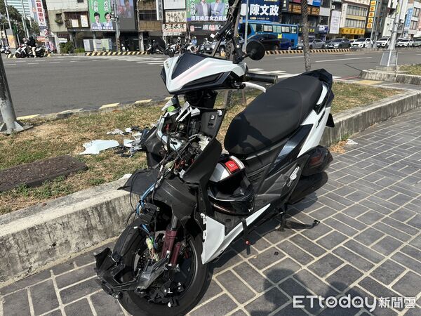 ▲▼台中凌志大路口違規左轉！　害20歲騎士重重撞上全身傷。（圖／記者許權毅攝）