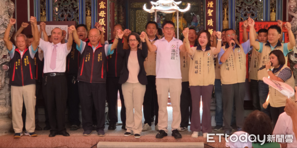 ▲副總統蕭美琴上午赴草屯鎮北投朝陽宮參香。（圖／記者高堂堯攝）