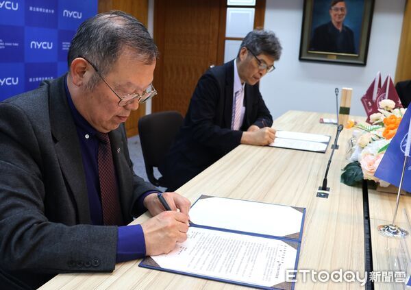 ▲長榮大學與國立陽明交通大學簽署合作備忘錄，推動跨校人才培育，拓展學生升學與職涯選擇。（記者林東良翻攝，下同）