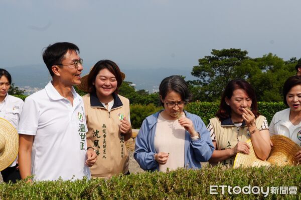 ▲副總統蕭美琴前往南投市29號花園參訪在地產業。（圖／沈夙崢競選團隊提供）