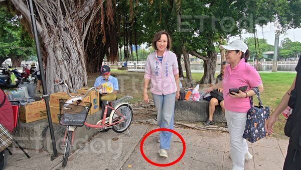 ▲賴瑞隆穿新鞋跑行程,意外掀起了「鞋子話題」 。(圖/記者吳奕靖攝)