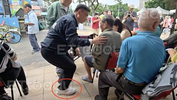 ▲賴瑞隆穿新鞋跑行程,意外掀起了「鞋子話題」 。(圖/記者吳奕靖攝)
