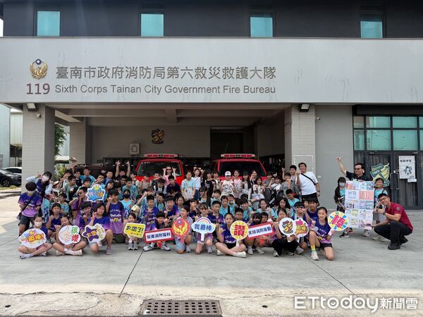 ▲文元國小六年級學生走進和緯消防分隊，透過參訪與實作體驗，學習防火、避難及急救知識。（記者林東良翻攝，下同）