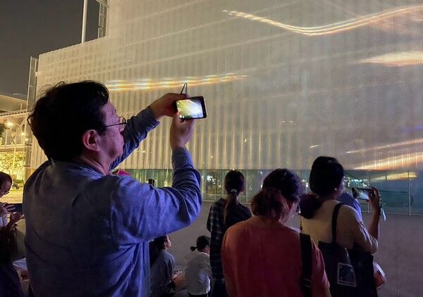 ▲2026台灣設計展夜間光雕《城市之鏡》