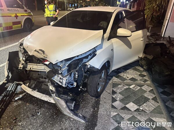 花蓮爸載7歲兒「毒駕狂飆」…失控逆向自撞 車頭潰縮爛毀