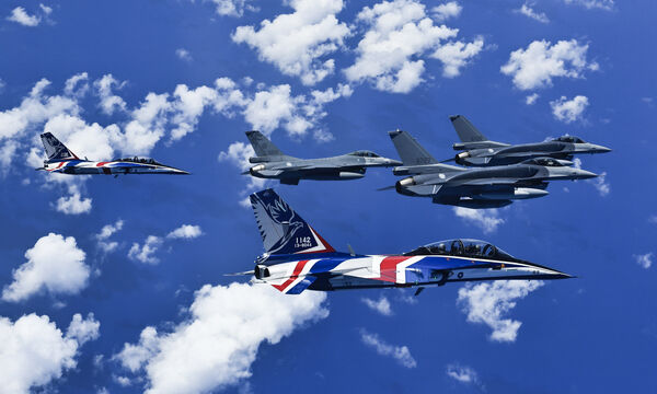 ▲▼空軍向美採購F-16C/D Block70戰機首批2架單座戰機抵台。（圖／國防部提供）