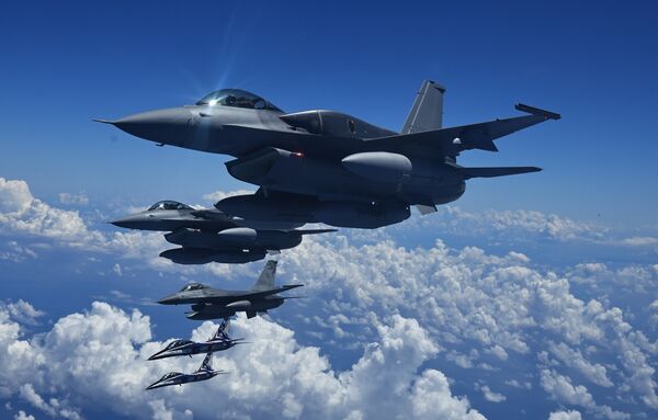 ▲▼空軍向美採購F-16C/D Block70戰機首批2架單座戰機抵台。（圖／國防部提供）
