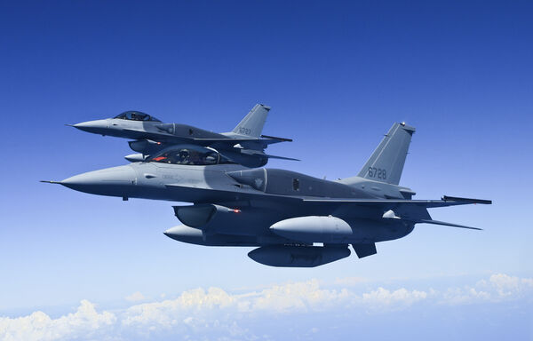 ▲▼空軍向美採購F-16C/D Block70戰機首批2架單座戰機抵台。（圖／國防部提供）