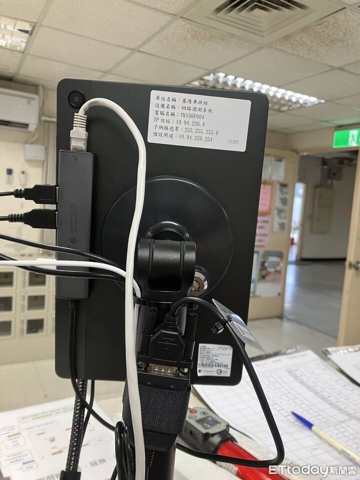 ▲▼台鐵試辦新式酒測儀器出現中國製網卡。(圖/員工提供)