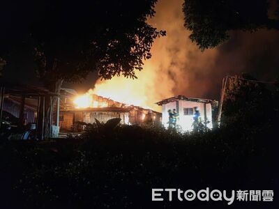 嘉義民宅突竄火延燒2屋！警消緊急疏散灌救　1人嗆傷送醫