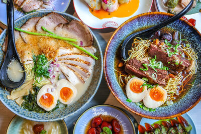 宜蘭頭城「貓咪拉麵店」!堅持柴燒慢熬豚骨湯 入口帶膠質
