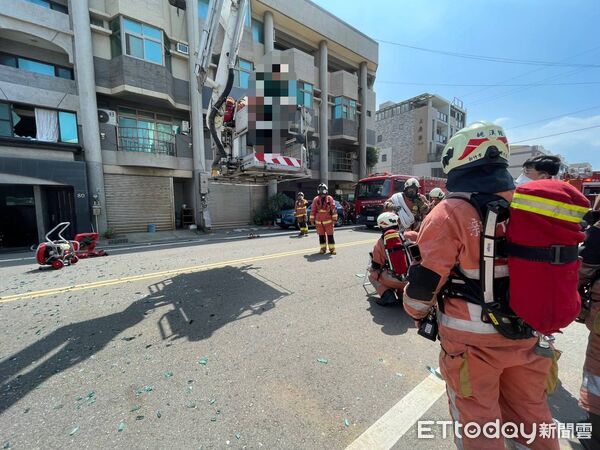 ▲▼新竹市北區聯興路透天民宅火警，1男受困獲救。（圖／記者楊永盛翻攝）