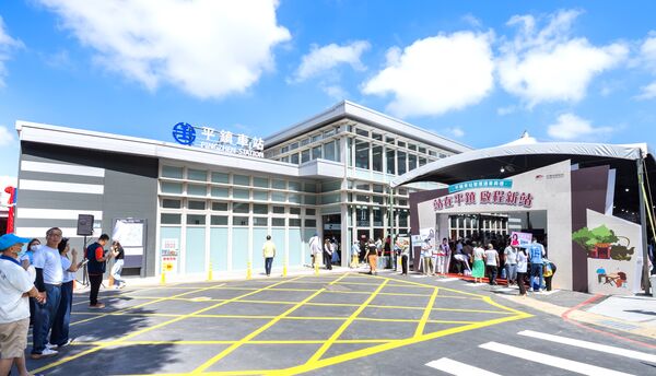 ▲「平鎮車站營運通車典禮」今日上午舉行，市府交通局指出，將提供平鎮地區民眾更便捷通勤路線。（圖／市府新聞處提供）