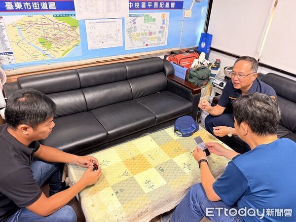 台東警所長帶隊走訪6校 從少年保護實務強化校園安全