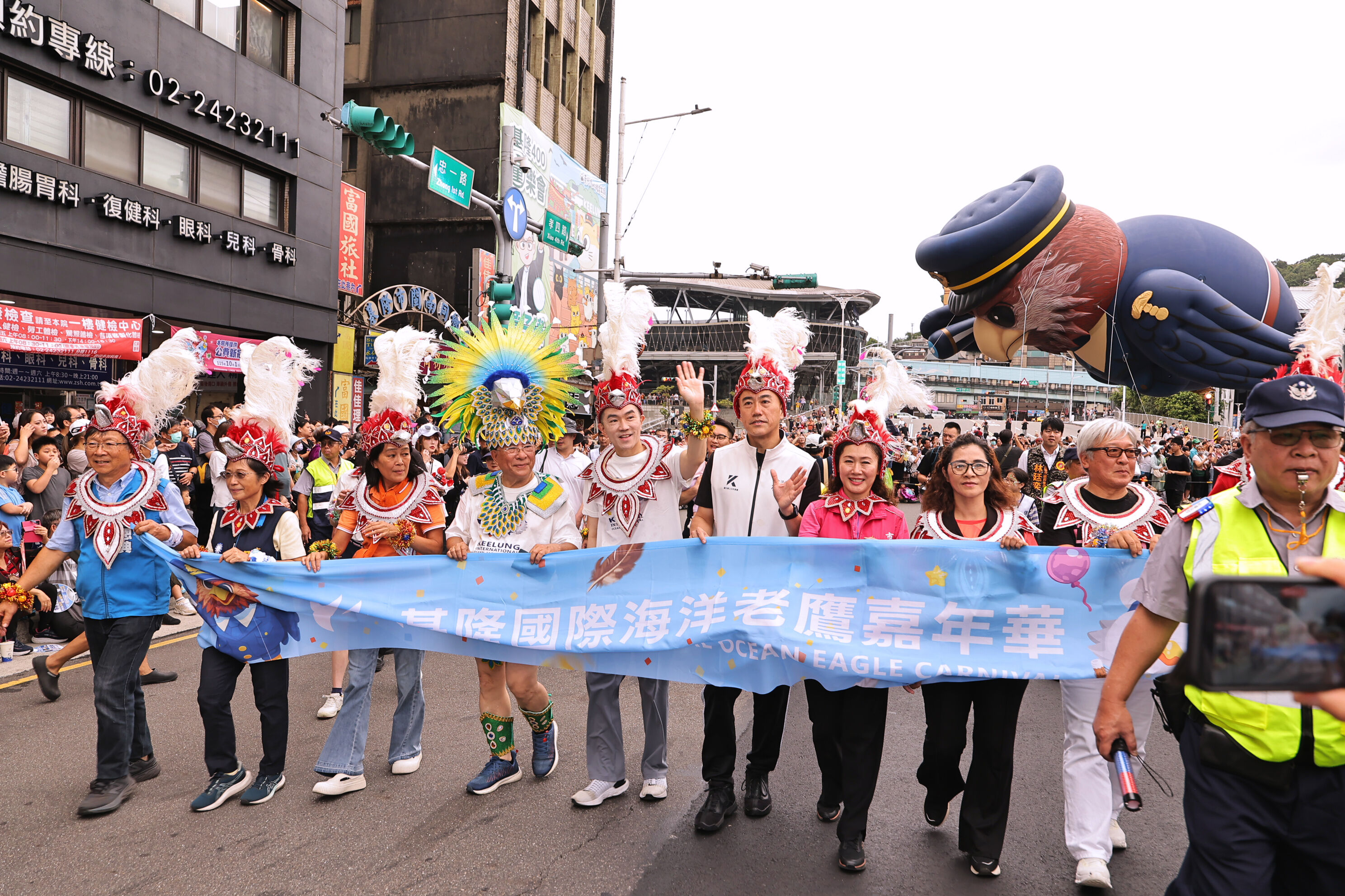 ▲海洋老鷹嘉年華人潮創16年新高 50組國內外團隊踩街嗨翻基隆。（圖／記者郭世賢翻攝）
