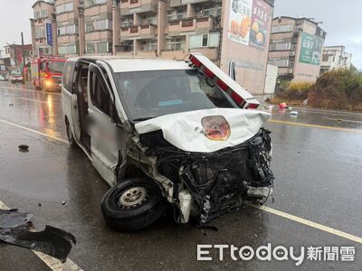 快訊／花蓮救護車雨中失控「衝對向撞2車」　貨車駕駛不治4人傷