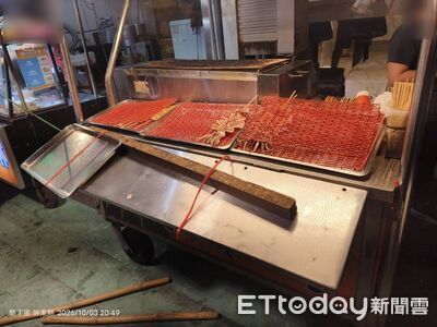 沒付錢拿烤魷魚走人…24歲火爆男怒掀墾丁大街攤販!逞狠下場好糗