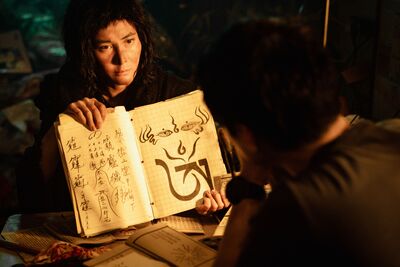 彭氏兄弟隔12年合體!何超儀化身拾荒法師「垃圾水浸臉」 滿口噴飯陳家樂被噴慘