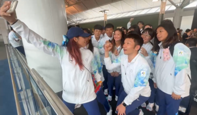 李洋返台!登機口秒偶像見面會、高球銅牌曾雅妮也來致意