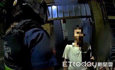 淡水男半裸持鐮刀當街咆哮 男大生騎車經過遭噴辣椒水