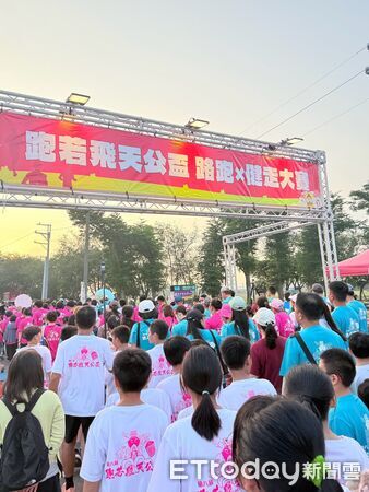 ▲▼ 第8屆朴子跑若飛天公盃熱鬧開跑    。（圖／記者翁伊森翻攝）