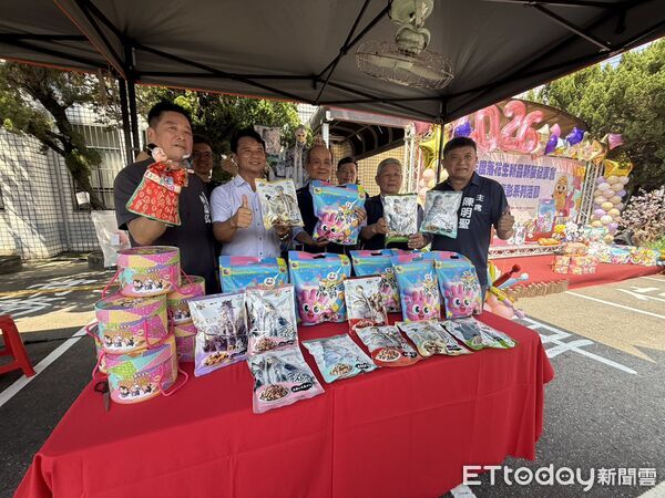 ▲虎尾鎮農會舉辦落花生新品、新裝發表會，今年攜手霹靂布袋戲推出聯名包裝，將素還真、一頁書、葉小釵等經典角色融入「虎霸王」分享包。（圖／記者游瓊華翻攝）