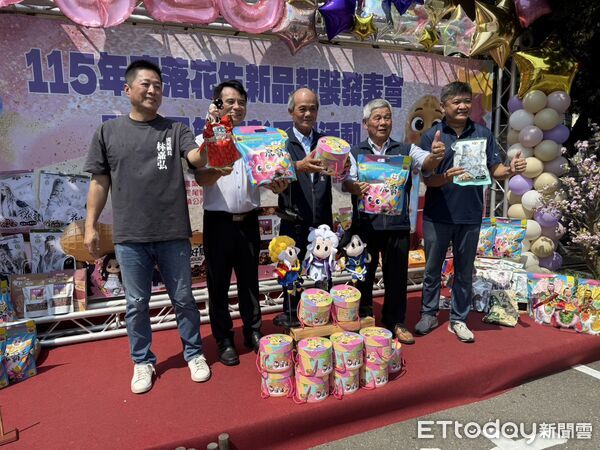 ▲虎尾鎮農會舉辦落花生新品、新裝發表會，今年攜手霹靂布袋戲推出聯名包裝，將素還真、一頁書、葉小釵等經典角色融入「虎霸王」分享包。（圖／記者游瓊華翻攝）